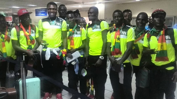 ОДИСЕЈА ГАЊАНА: Фудбалери враћени кући!